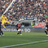 Il Verona espugna Bologna e riparte nella lotta salvezza Il Verona espugna Bologna e riparte nella lotta salvezza