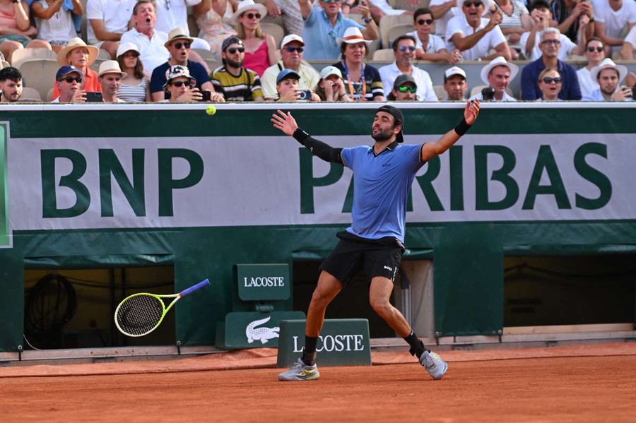 Berrettini vola ai quarti al Roland Garros, Cerundolo battuto in tre set Berrettini vola ai quarti al Roland Garros, Cerundolo battuto in tre set