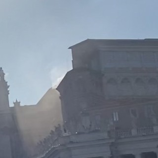 Fumata bianca, eletto il nuovo Papa