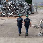 Traffico di rifiuti verso il Pakistan, sequestri e perquisizioni nel bresciano Traffico di rifiuti verso il Pakistan, sequestri e perquisizioni nel bresciano