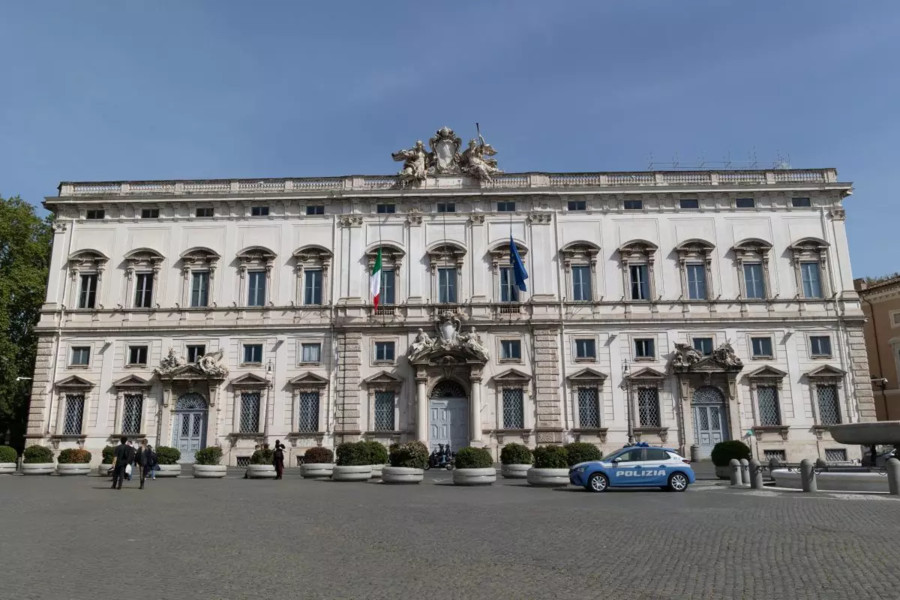 Consulta “Illegittimo tetto 240 mila euro l’anno per stipendi pubblici”