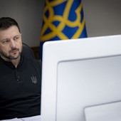 Telefonata Zelensky-Leone XIV, presidente ucraino invita papa a Kiev