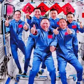 Cina, gli astronauti della Shenzhou-23 entrano nella stazione spaziale Tiangong
