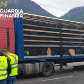 Sequestrate 15 tonnellate di tabacco alla frontiera di Tarvisio Sequestrate 15 tonnellate di tabacco alla frontiera di Tarvisio