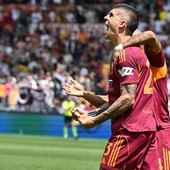 La Roma vince il derby e sale al quarto posto, Mancini stende la Lazio