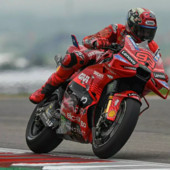 Marc Marquez vince anche la sprint in Qatar, male Bagnaia