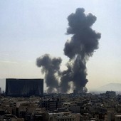 Nuovi raid su Teheran, missile iraniano colpisce Israele Nuovi raid su Teheran, missile iraniano colpisce Israele