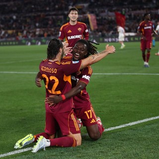 La Roma travolge 4-0 la Fiorentina e si rilancia nella corsa Champions