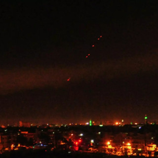 Nuovi raid aerei israeliani sulle basi militari in Siria