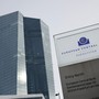 Inflazione, Bce “Prospettive incerte per dazi, difesa e clima”