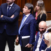 Conte “Legge elettorale vestito per rimanere incollati alle poltrone” Conte “Legge elettorale vestito per rimanere incollati alle poltrone”