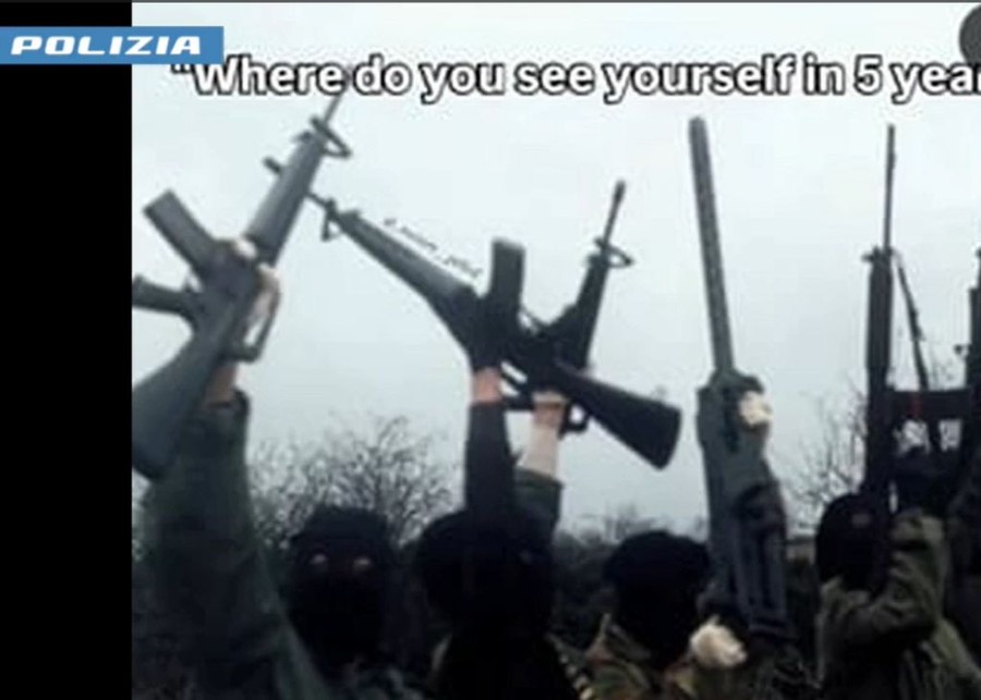 Manuali per bombe e armi in 3d, arrestato estremista nel teramano