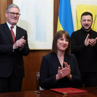 Zelensky “Accordo con Starmer per prestito per difesa Ucraina”