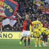 Il Genoa batte il Verona in rimonta, primo successo per De Rossi