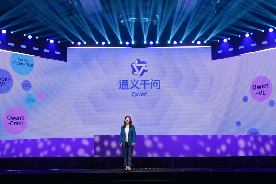 Cina, Alibaba lancia versione aggiornata di Chatbot IA per il mercato di massa Cina, Alibaba lancia versione aggiornata di Chatbot IA per il mercato di massa