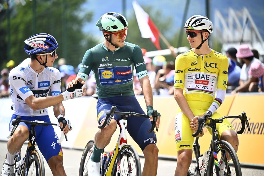 Al Tour 4° trionfo di Pogacar, festa per Milan e Van Aert