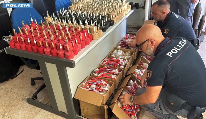 Sequestrati 1500 ordigni esplosivi spediti a Catania tramite corriere Sequestrati 1500 ordigni esplosivi spediti a Catania tramite corriere