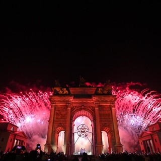 Mattarella in tram, poesia, musica e grandi star: parte Milano-Cortina