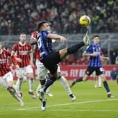 Il derby di Milano termina 1-1, De Vrij risponde a Reijnders