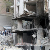 Ucraina, attacco russo nella notte, almeno due morti. Allarme in Polonia Ucraina, attacco russo nella notte, almeno due morti. Allarme in Polonia