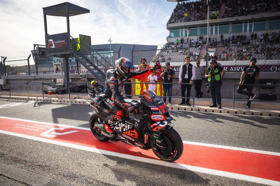 Pole position di Bezzecchi su Alex Marquez a Valencia, Bagnaia 16° Pole position di Bezzecchi su Alex Marquez a Valencia, Bagnaia 16°