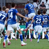 Como-Lazio 2-0 con Douvikas e Paz, “prima” con spiegazione arbitro