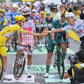 Al Tour pokerissimo di Pogacar, sui Campi Elisi vince Van Der Poel Al Tour pokerissimo di Pogacar, sui Campi Elisi vince Van Der Poel