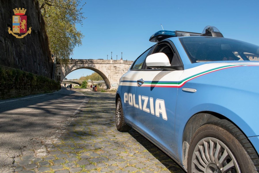 Accoltella ex moglie a Roma e fugge, fermato dopo 7 ore di ricerche Accoltella ex moglie a Roma e fugge, fermato dopo 7 ore di ricerche