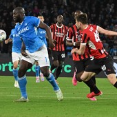 Il Napoli piega il Milan 2-1 e resta a -3 dall’Inter