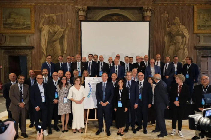 Acqua, 64 aziende siglano il “Patto per la Resilienza idrica” di Utilitalia