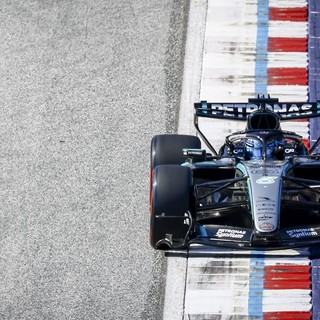 Russell pole in Austria davanti alle Ferrari di Leclerc e Hamilton
