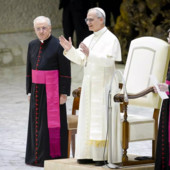Papa ai media “Disarmiamo le parole per disarmare la Terra”