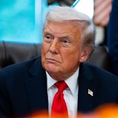 Trump “Putin dovrebbe far cessare la guerra, non testare missili” Trump “Putin dovrebbe far cessare la guerra, non testare missili”