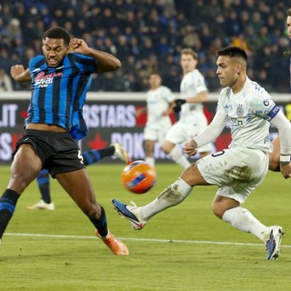 Lautaro manda ko l’Atalanta, l’Inter resiste in vetta