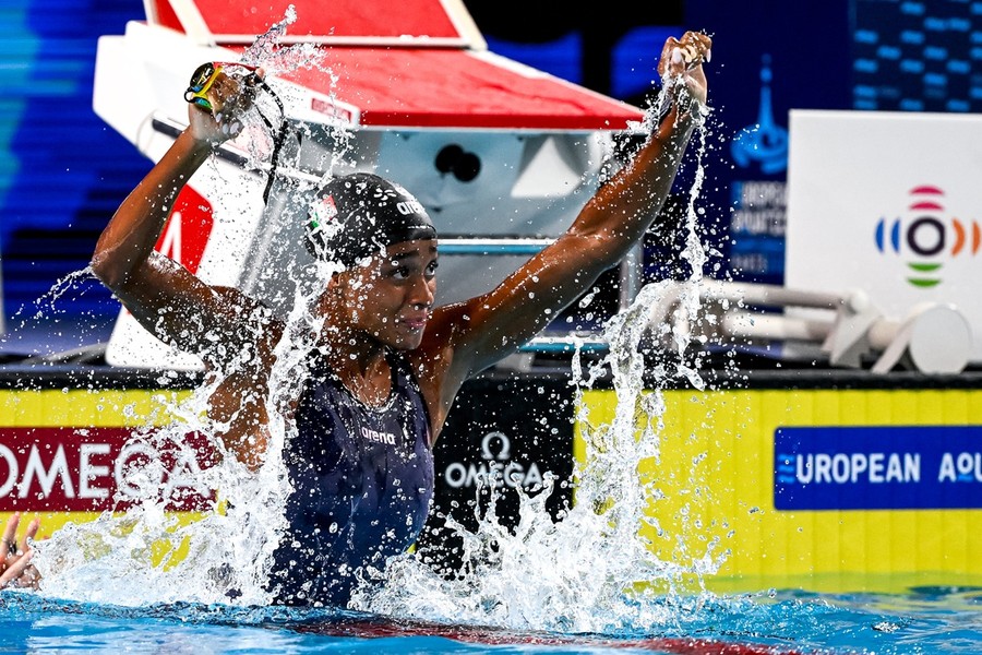 Sara Curtis nuota nella storia, oro europeo e nuovo record mondiale nei 50 dorso Sara Curtis nuota nella storia, oro europeo e nuovo record mondiale nei 50 dorso