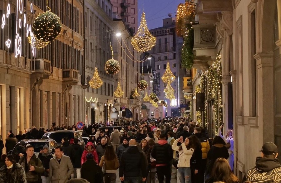 Tredicesime più ricche, gli italiani spenderanno 10 mld per i regali di Natale Tredicesime più ricche, gli italiani spenderanno 10 mld per i regali di Natale