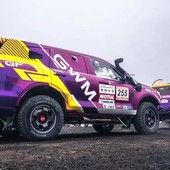 Pilota italiana affronta il Taklimakan Rally su un NEV cinese