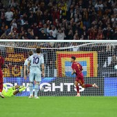 La Roma non sbaglia e vola in vetta: Udinese battuta 2-0 La Roma non sbaglia e vola in vetta: Udinese battuta 2-0