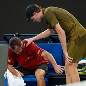 Gaston si ritira dopo aver perso i primi due set, Sinner avanti a Melbourne Gaston si ritira dopo aver perso i primi due set, Sinner avanti a Melbourne