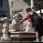 Su radio e tv si parla di “emergenza caldo” ogni 12 minuti