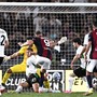Dovbyk salva il Bologna, il derby col Sassuolo termina 2-2