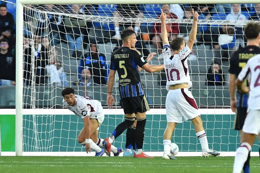 Il Torino passa a Pisa, la decide Adams Il Torino passa a Pisa, la decide Adams