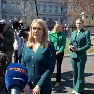 Ucraina, Leavitt “Trump frustrato con Putin e Zelensky”