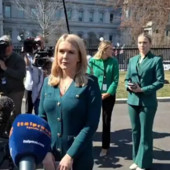 Ucraina, Leavitt “Trump frustrato con Putin e Zelensky”