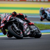 Bezzecchi trionfa in MotoGP in Brasile, doppietta Aprilia