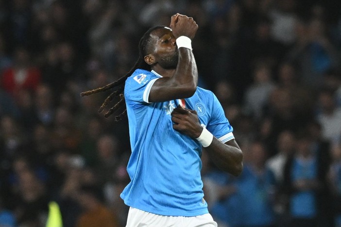 Il Napoli batte in rimonta il Genoa, 2-1 al Maradona Il Napoli batte in rimonta il Genoa, 2-1 al Maradona