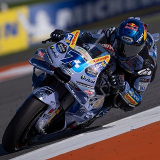 Alex Marquez vince la sprint a Valencia, sul podio Di Giannantonio