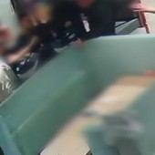 Aggressione omofoba in fast food a Catania, due misure cautelari
