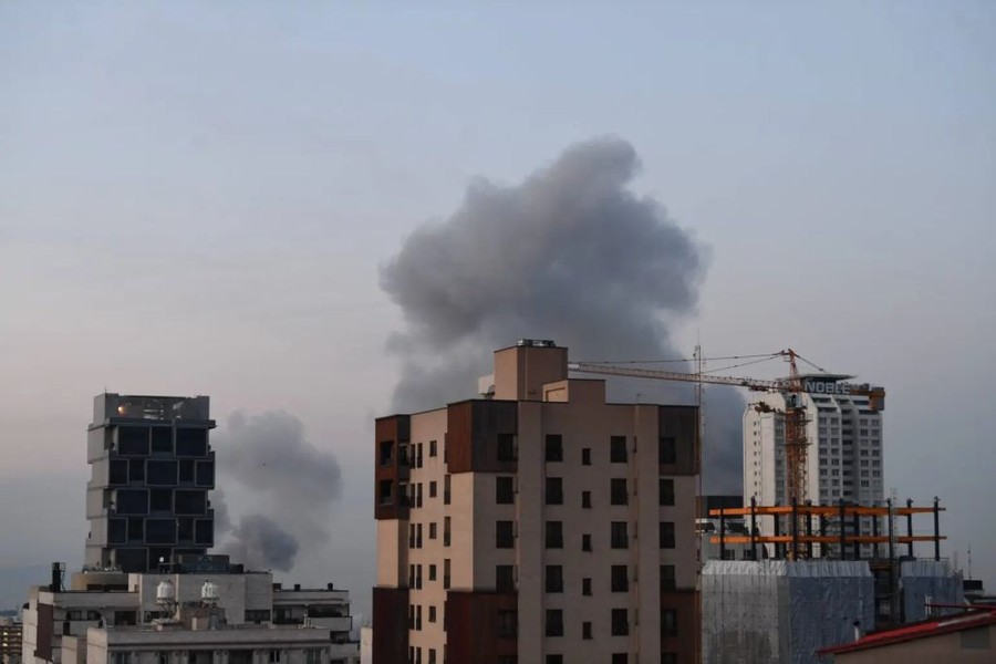 A Hormuz scambi di attacchi Iran-Usa, Trump “La tregua continua”