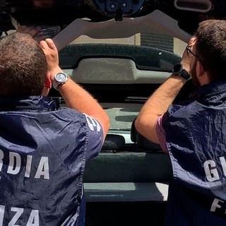 Intercettato con 2 chili di cocaina, crack e marijuana, un arresto a Catania
